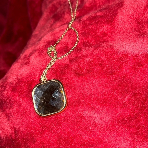 Vintage style Mother  of Pearl Smoky Square Pendant Necklace - Picture 6 of 12